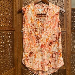 🚺 📐Liz Claiborne peach patterned sleeveless top